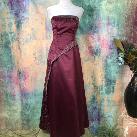 📌 Morgan & Co Beautiful  Prom - Bridesmaid - Formal - Ball Gown with Beading - Picture 1 of 12